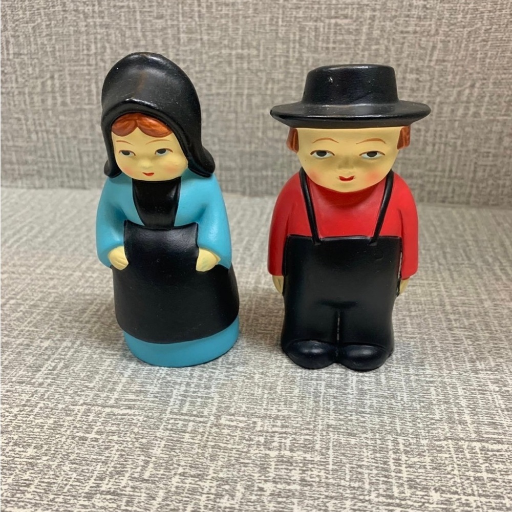 Vintage Brinn’s Amish Farmers Couple Salt and Pepper Shakers